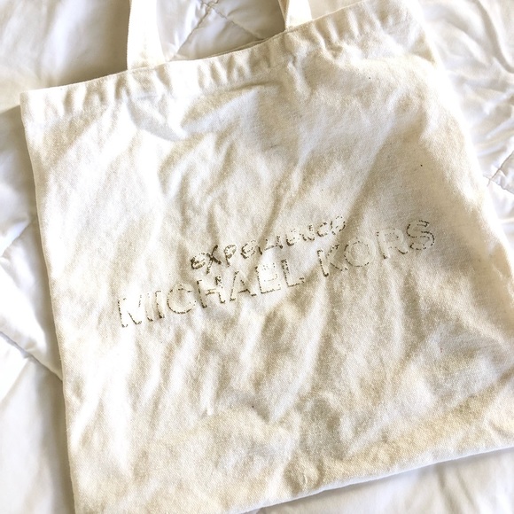 Meet your Posher, Jessica - Picture 2 of 2